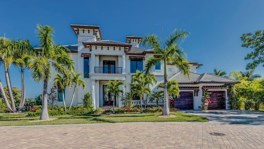 An image of a luxurious homestead in Florida. 