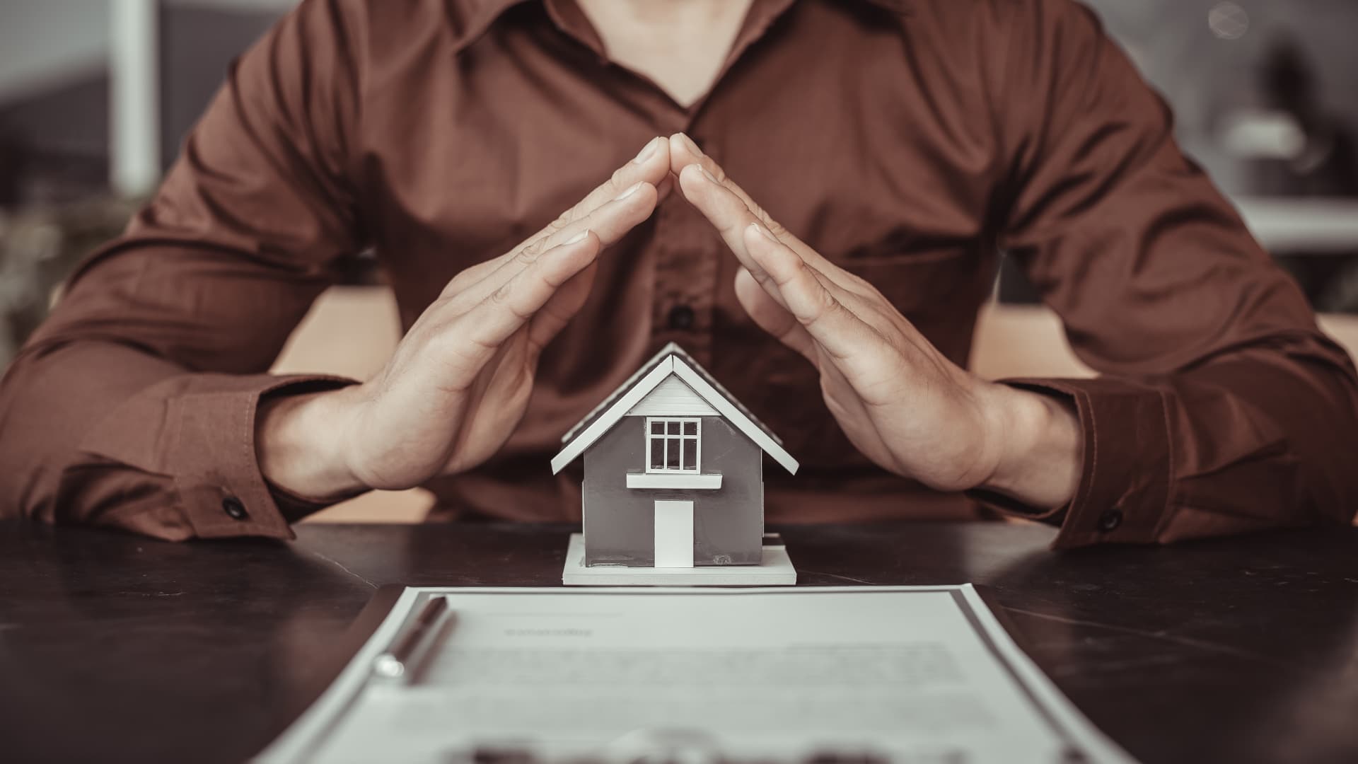 Why Florida Property Owners Trust Public Adjusters Over Insurers
