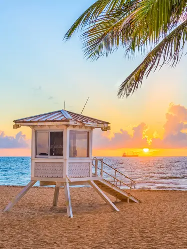 An image of a lifeguard stand on a south florida beach. 