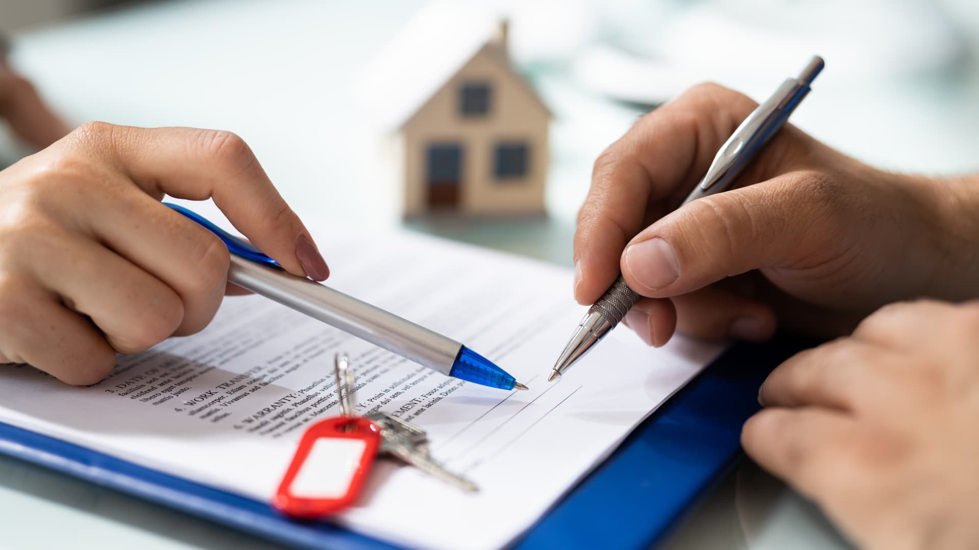 An image of an attorney going over a Florida Lady Bird Deed with an estate planning client.