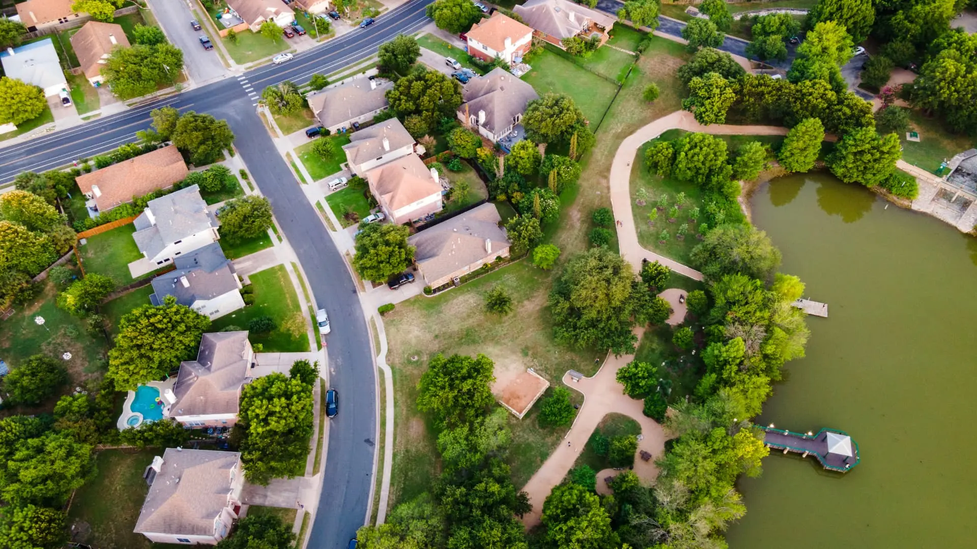 An image of a Florida Neighborhood with multiple Florida Homestead Exemptions