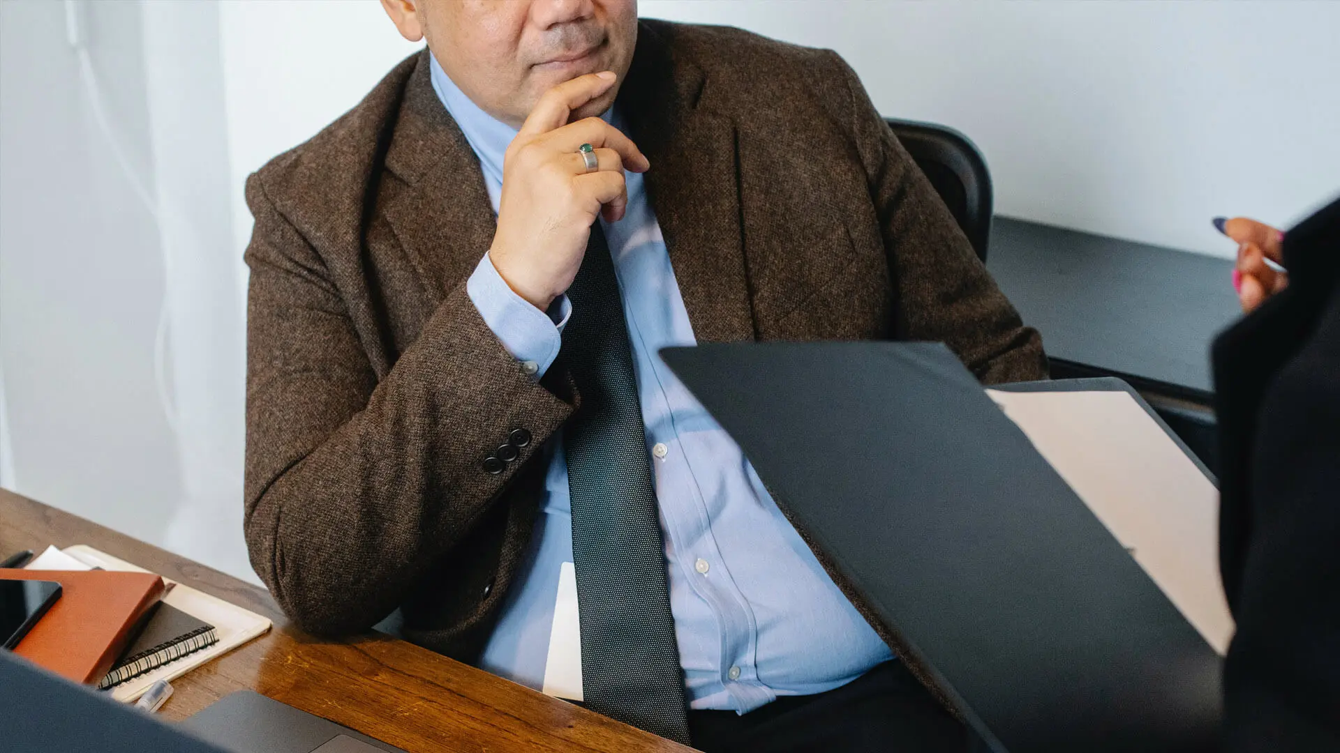 An image of a business owner meeting with an estate planning attorney. 