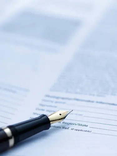 An image of a fountain pen on top of a FLorida Business Contract like those created by ASR Law Firm. 