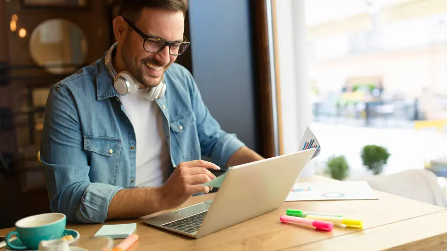 An image of a freelancer like those that ASR Law Firm helps with business law solutions. 