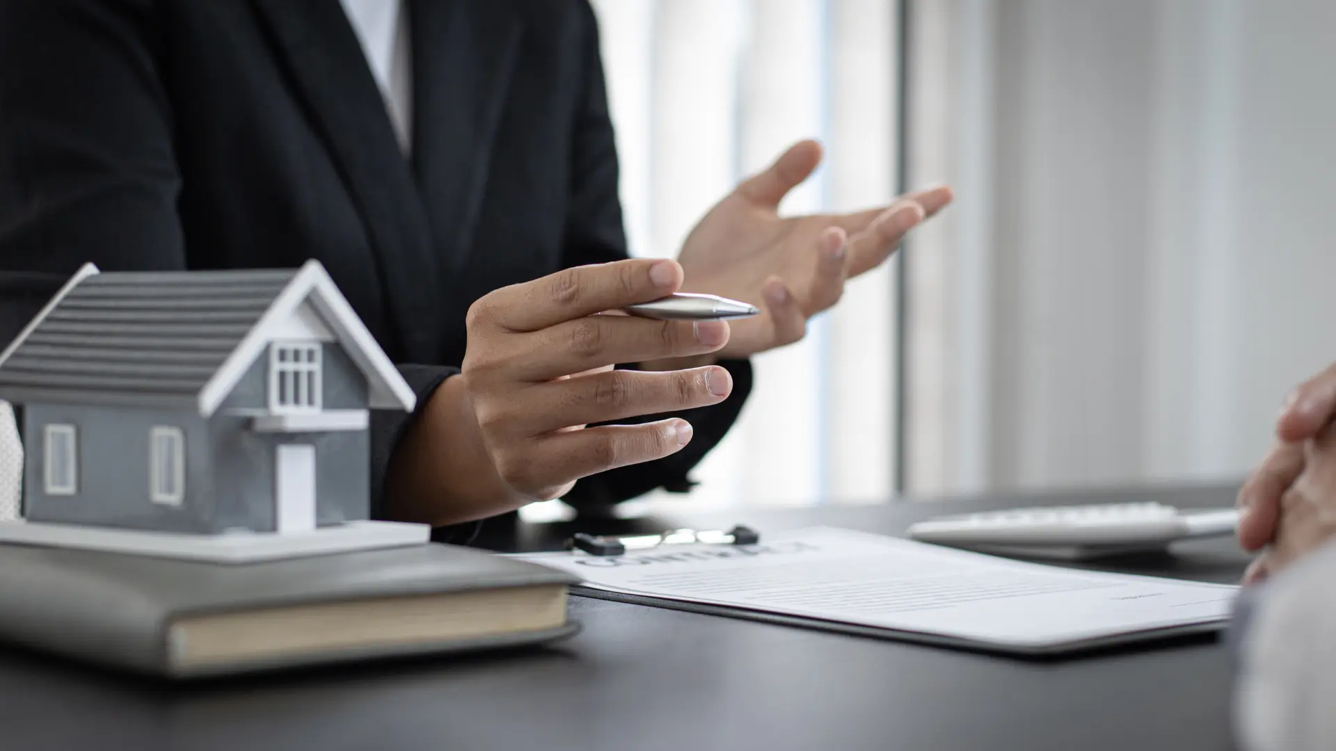 An image of a Florida Attorney helping a client with a real estate contract in the state of Florida. 