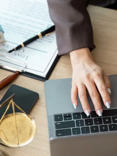 An image of a Florida Attorney having a virtual legal consultation on a laptop in Florida. 