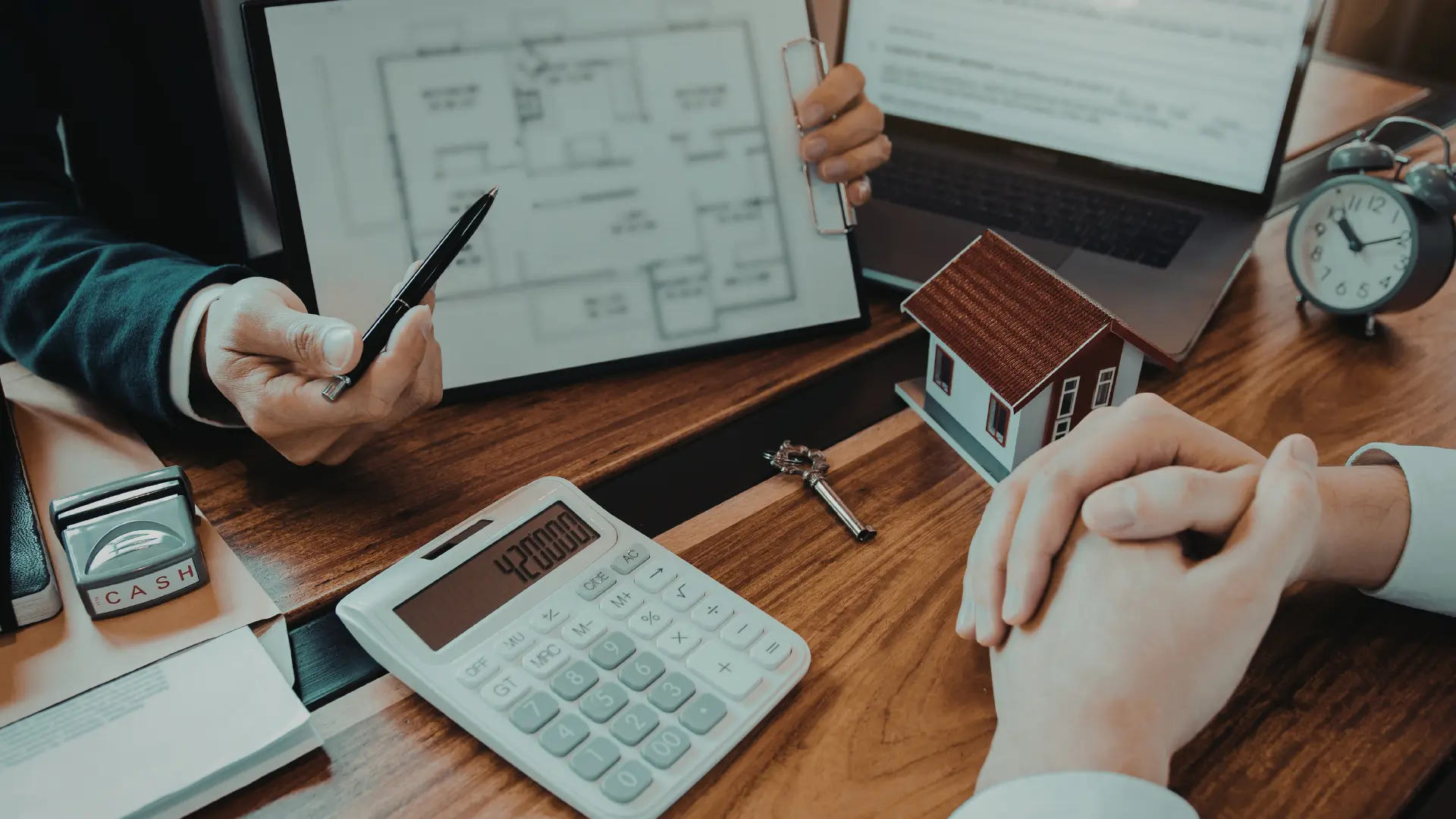 An image of a real estate investor meeting to purchase an investment property.