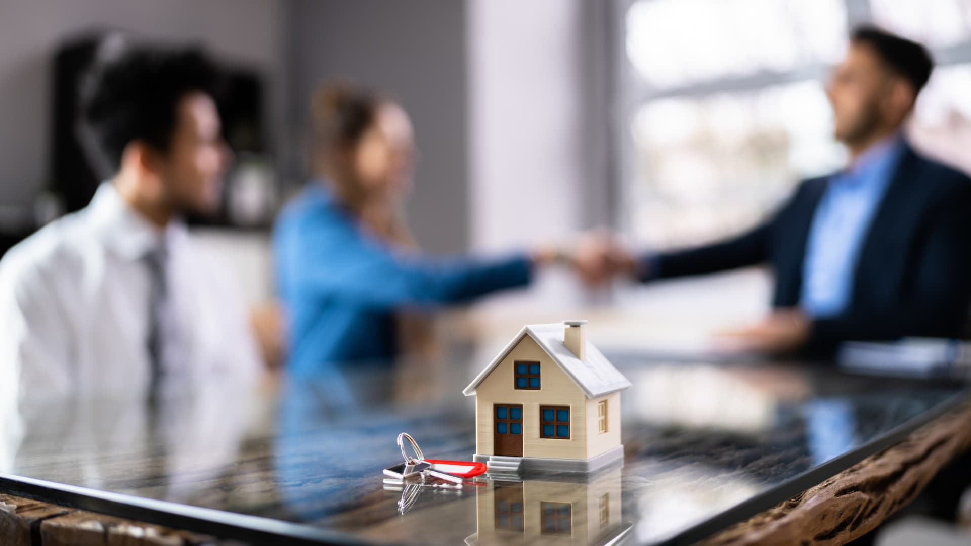 Florida homeowners completing a real estate transaction protected by a Lady Bird deed